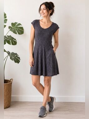 Merrell NWT Charcoal Grey Moisture Wicking Travel Dress Small